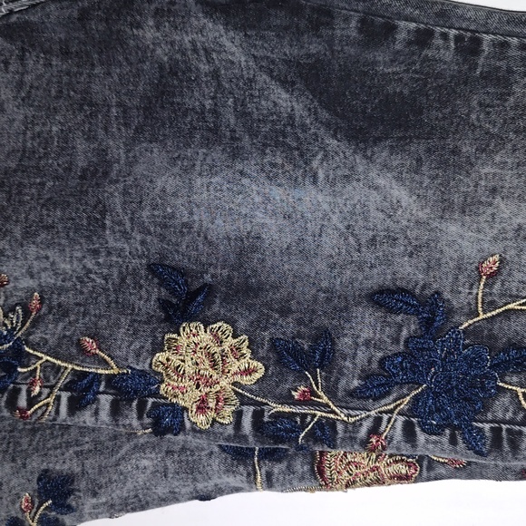 VENUS Gray Acid Wash Flare/Bootcut Jeans with Floral Embroidery Size 4 - Picture 4 of 11
